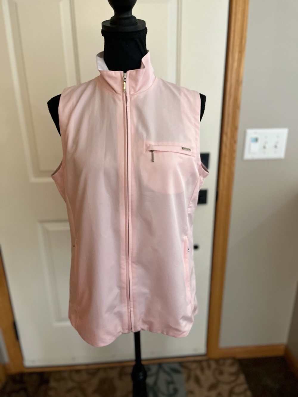 Women’s Luhta pink peach active running casual full zip vest. Size large
